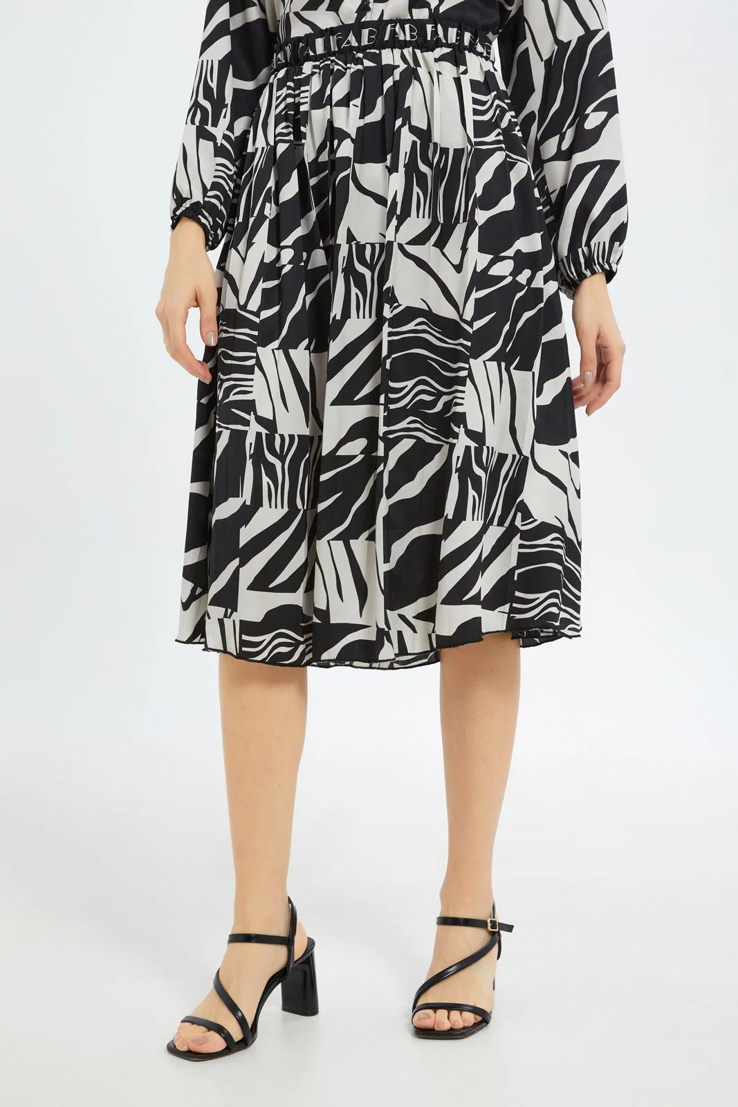 Women Black And White Printed Pleated Skirt